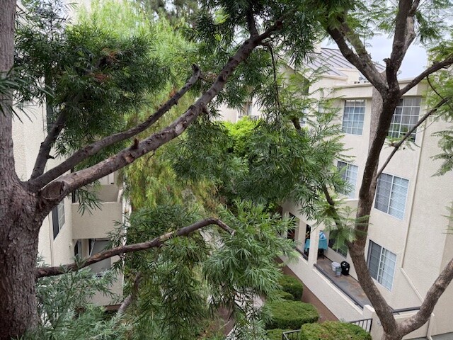 5510 Owensmouth Ave in Los Angeles, CA - Building Photo