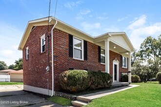 8413 Smithton Rd in Louisville, KY - Building Photo - Building Photo
