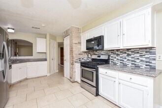 19606 Lake Hollow Ln in Houston, TX - Building Photo - Building Photo