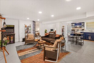 2100 Cascade Rd in Atlanta, GA - Building Photo