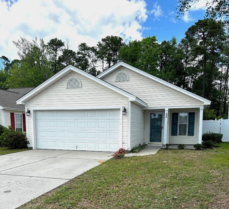 896 Silvercrest Dr in Myrtle Beach, SC - Building Photo