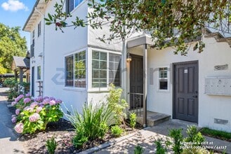 1946 Menalto Ave in Menlo Park, CA - Building Photo - Building Photo