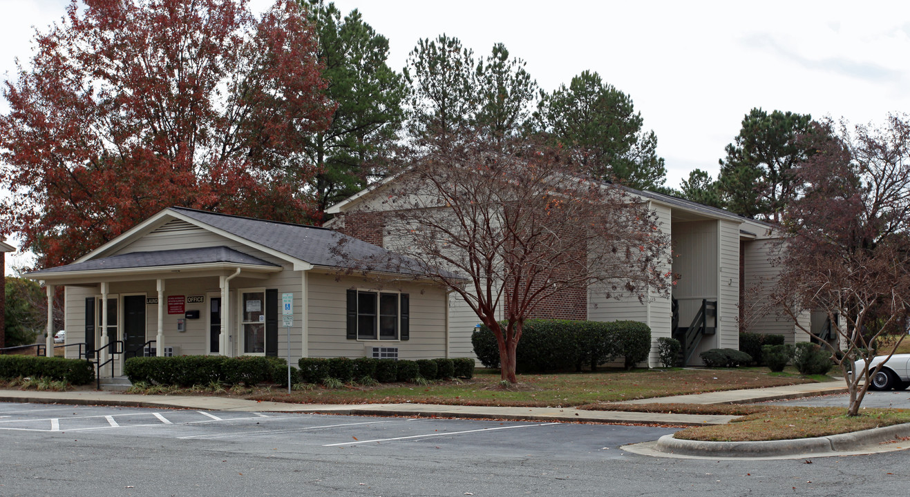 Clayton Manor in Clayton, NC - Building Photo