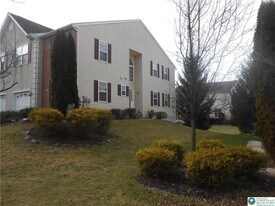 6814 Hunt Dr in Macungie, PA - Building Photo