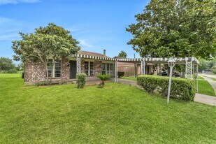 10987 Fairland Dr in Houston, TX - Building Photo