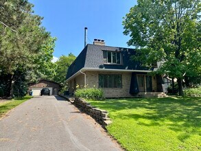 7301 Glouchester Dr in Minneapolis, MN - Foto de edificio - Building Photo