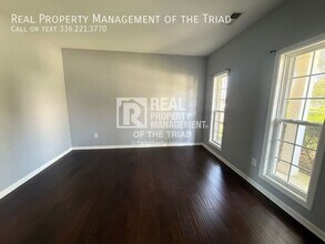 1538 Castle Way in High Point, NC - Building Photo - Building Photo