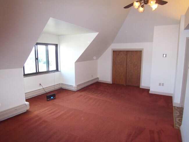539 E 10th Ave, Unit Apt #3 in Tarentum, PA - Foto de edificio - Building Photo