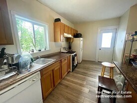 123 Winthrop St in Medford, MA - Building Photo