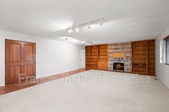 2250 Vista Grande Dr in Vista, CA - Building Photo - Building Photo