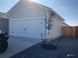 635 Ashers Pl in Seguin, TX - Building Photo