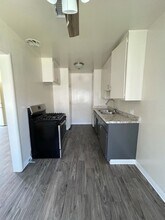 619 S Grevillea Ave, Unit 1 in Inglewood, CA - Foto de edificio - Building Photo