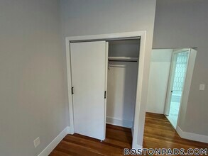 1576 Cambridge St, Unit 1F in Cambridge, MA - Foto de edificio - Building Photo