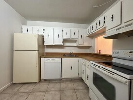 4384 NW 9th Ave in Pompano Beach, FL - Building Photo