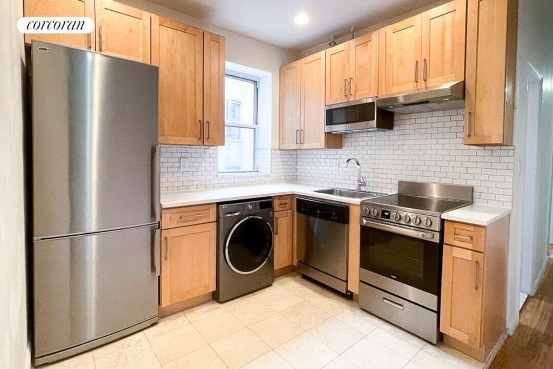 57 W 106th St in New York, NY - Building Photo