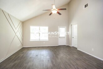 1707 Grand Plaza Dr in Houston, TX - Building Photo - Building Photo