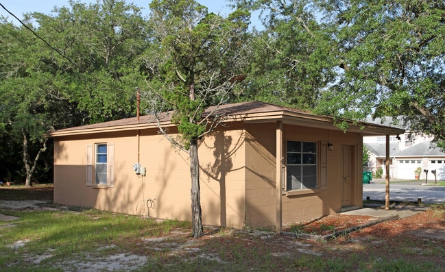 76 4th Ave in Shalimar, FL - Building Photo - Building Photo