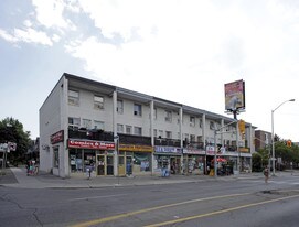 1299-1325 Danforth Ave in Toronto, ON - Building Photo