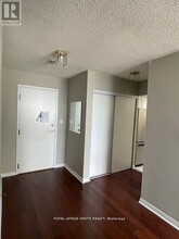 135-1135 Hillcrest Ave in Mississauga, ON - Building Photo - Building Photo