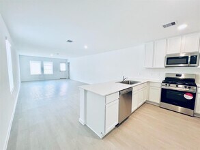 1363 Diamond Carnation Dr in Conroe, TX - Building Photo - Building Photo