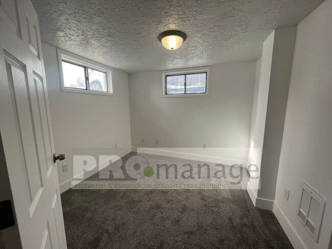 160 W 14th St in Idaho Falls, ID - Building Photo - Building Photo