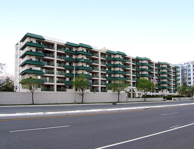 Ocean Pointe in Long Branch, NJ - Building Photo - Building Photo