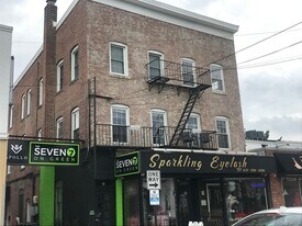 7 Green St in Huntington, NY - Building Photo