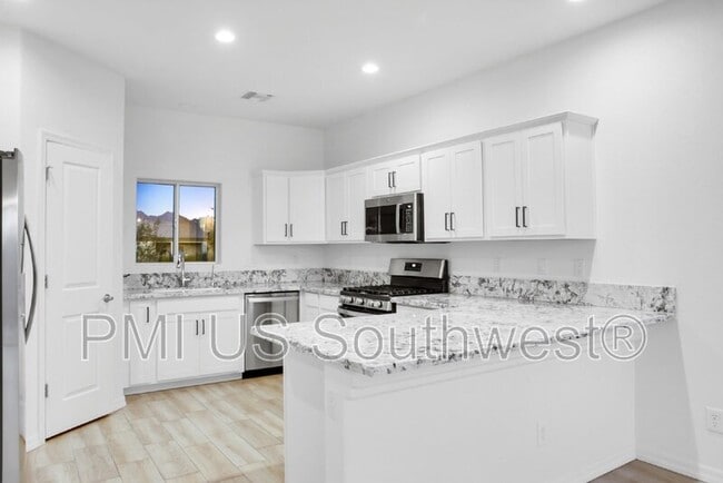 2591 Trade Wind Dr in Bullhead City, AZ - Building Photo - Building Photo