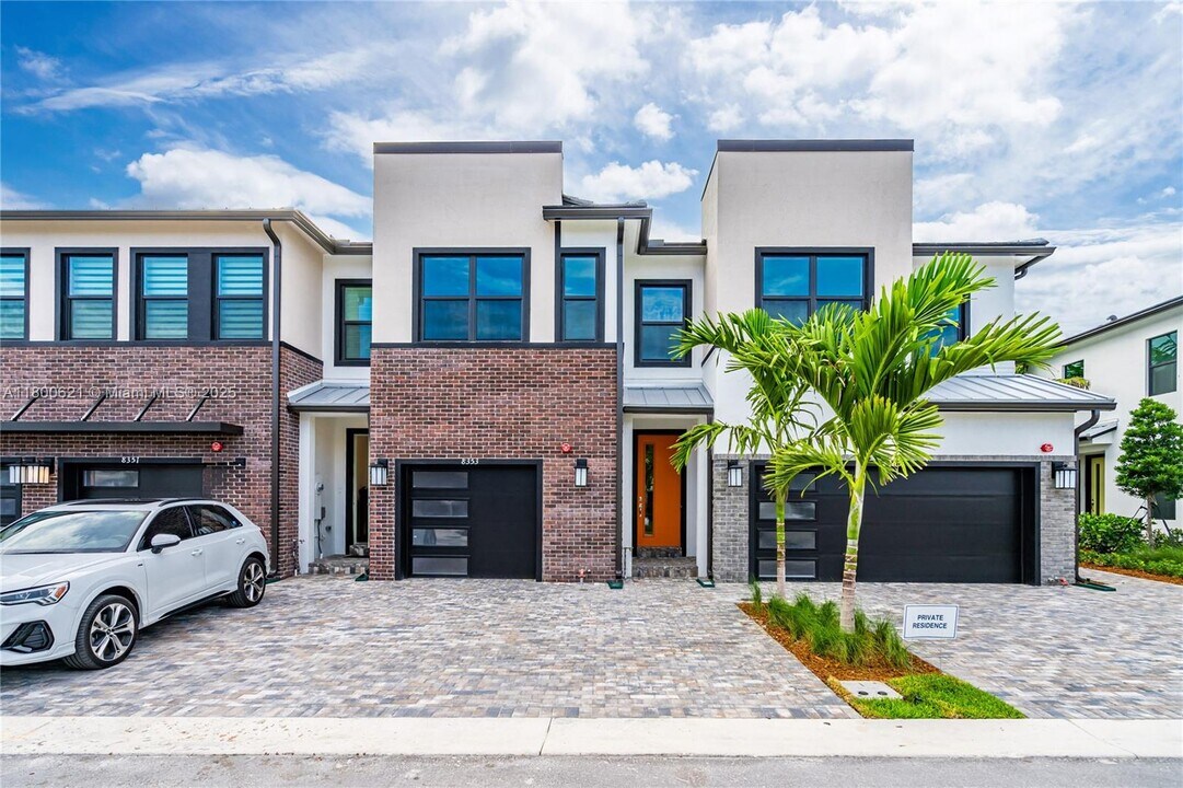 8353 NW 7th Pl in Plantation, FL - Building Photo
