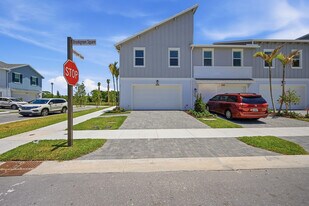 4356 Brookgreen Sq in Westlake, FL - Building Photo