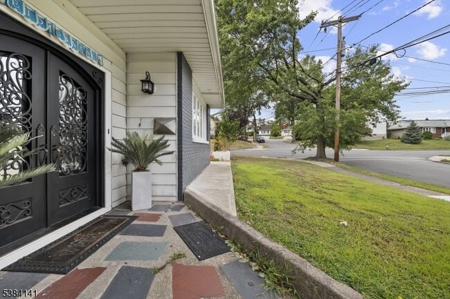 231 Starmond Ave in Clifton, NJ - Foto de edificio - Building Photo