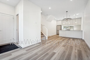 9121-9165 65 Ave NW in Edmonton, AB - Building Photo