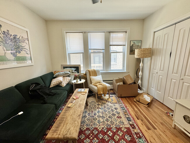 838 W Cornelia Ave, Unit 1 in Chicago, IL - Building Photo - Building Photo