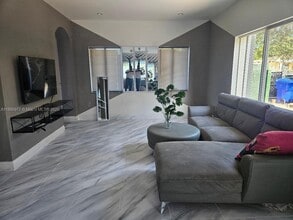 1100 NW 26th St in Miami, FL - Building Photo - Building Photo