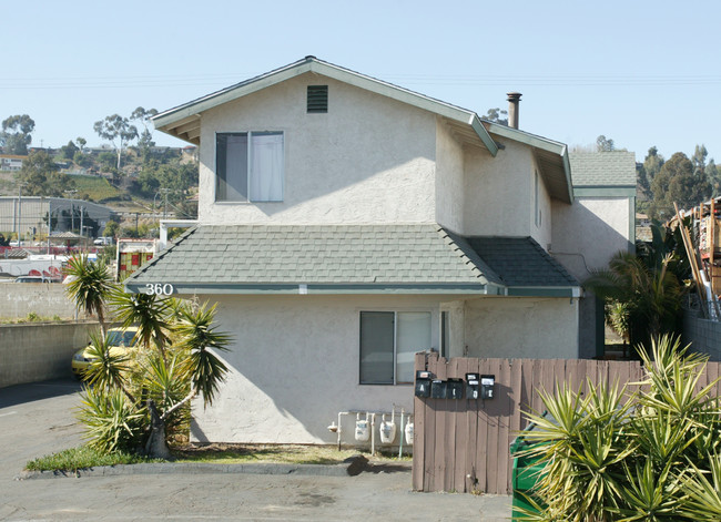 360 Millar Ave in El Cajon, CA - Foto de edificio - Building Photo