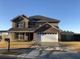 642 Piedmont Ave in Hinesville, GA - Building Photo