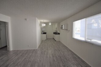 6954 Woodman Ave, Unit 10 in Los Angeles, CA - Building Photo - Building Photo