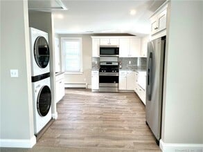 31 Ledge Ave in New Canaan, CT - Building Photo - Building Photo