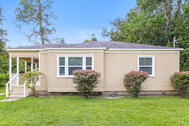 property at 4908 Dundee Rd