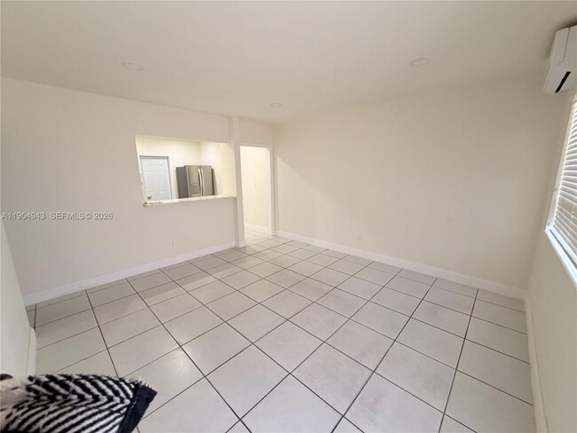 95-97-97 NE 168th St in North Miami Beach, FL - Building Photo - Building Photo