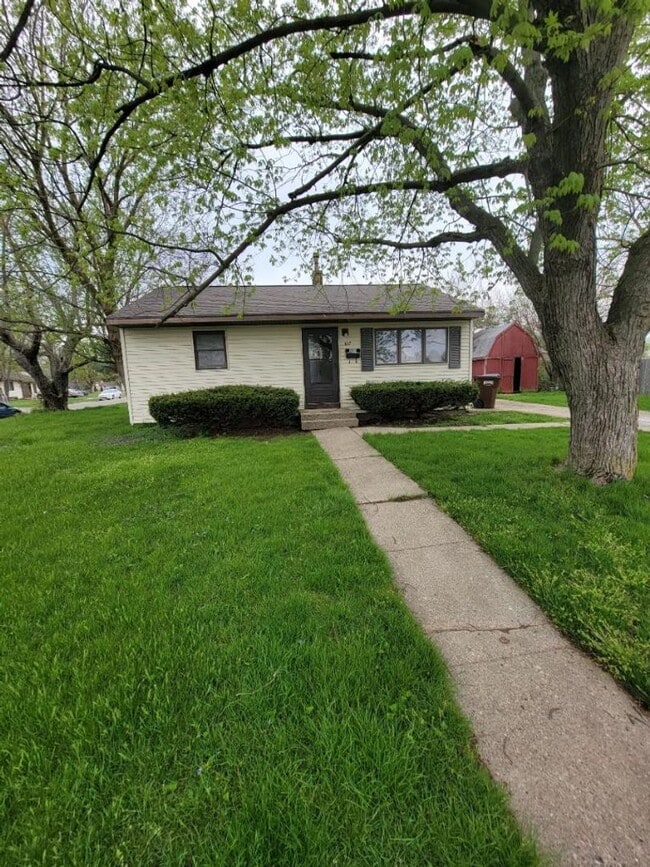 607 Flintridge Dr in Fairborn, OH - Building Photo - Building Photo