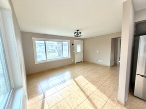 8209 E Indiana Ave in Spokane Valley, WA - Foto de edificio - Building Photo