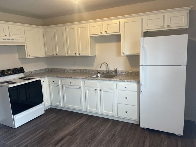 Jefferson Manor Apartments in Lima, OH - Building Photo - Building Photo