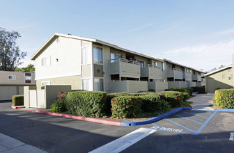 Citrus Breeze Apartments in Fontana, CA - Building Photo - Building Photo