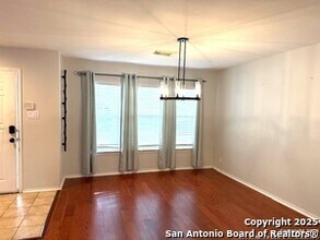 8422 Park Olympia in Universal City, TX - Building Photo - Building Photo