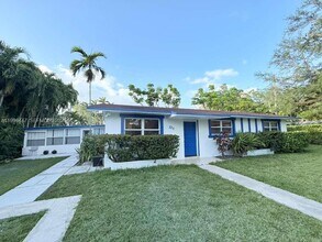 325 NE 131st St in North Miami, FL - Building Photo - Building Photo