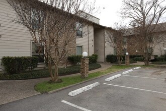 Cedarmont Apartments in Dallas, TX - Building Photo - Building Photo