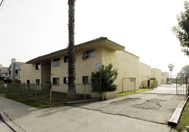 Lansdale Apartments in El Monte, CA - Foto de edificio - Building Photo