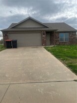 3446 Cherry Knoll Cir in Springdale, AR - Building Photo