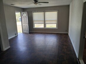 1108 Poindexter Ave in Cleburne, TX - Building Photo - Building Photo